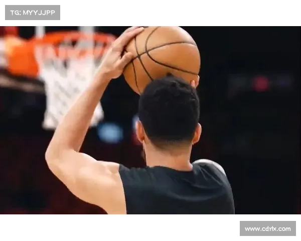 德文·布克的惊人投篮选择展现独特视角与无畏挑战 德文·布克的惊人投篮选择展现独特视角与无畏挑战